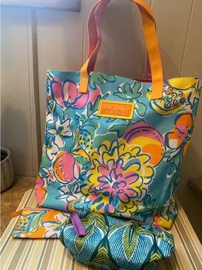Lilly Pulitzer - Estée Lauder - 3 pc bundle - Floral Tote Bag, Makeup & Coin bag